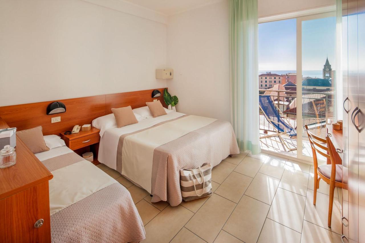 Dreibettzimmer mit Balkon